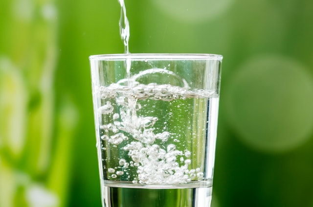 Beber mucha agua es fundamental contra el estreñimiento